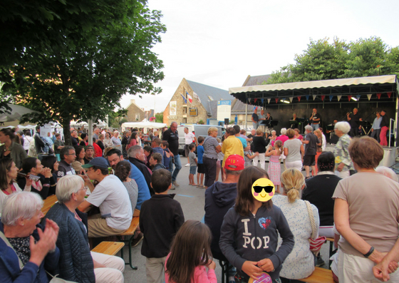 Marché nocturne à Larmor Baden